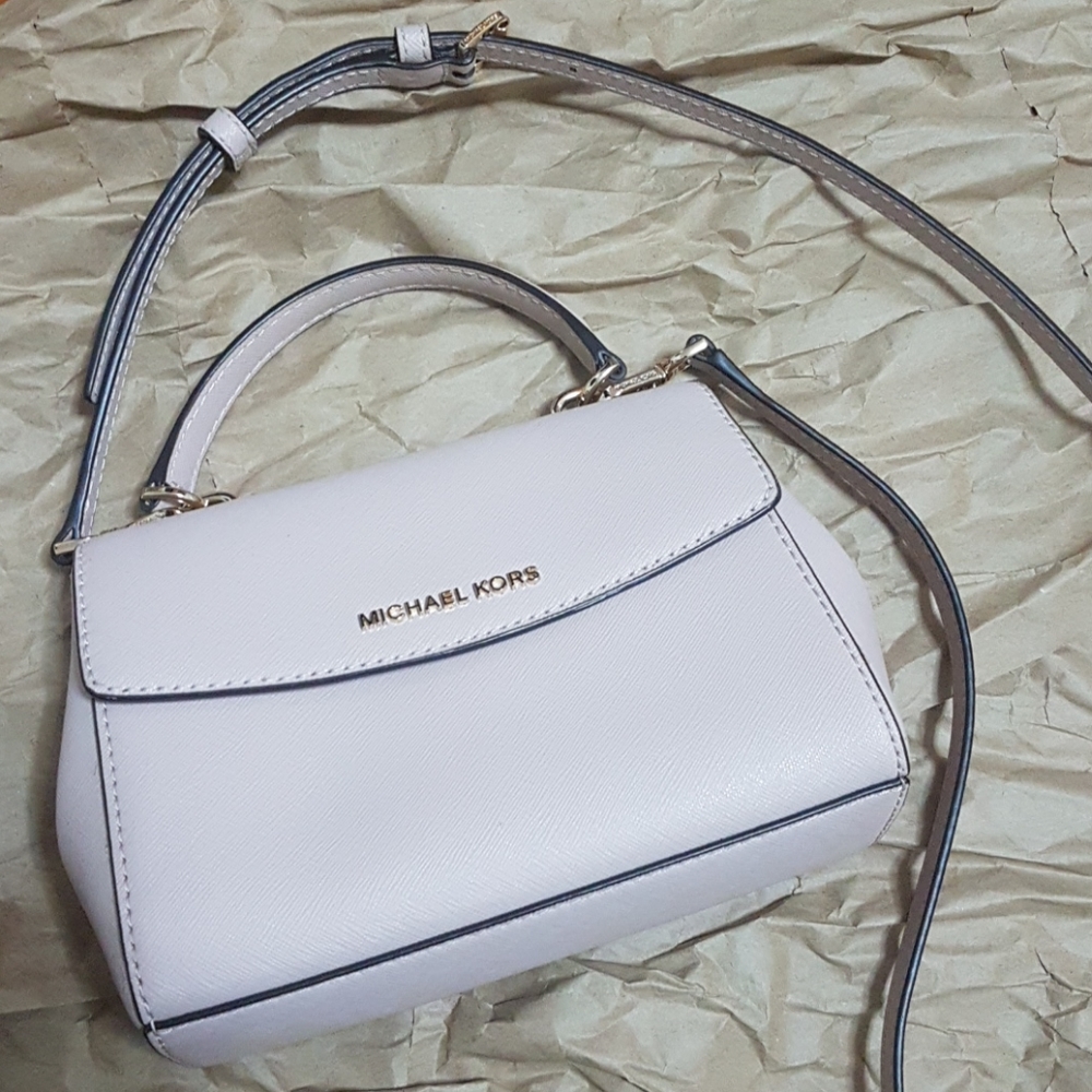 Michael Kors Ava ExtraSmall Saffiano CrossbodyPink